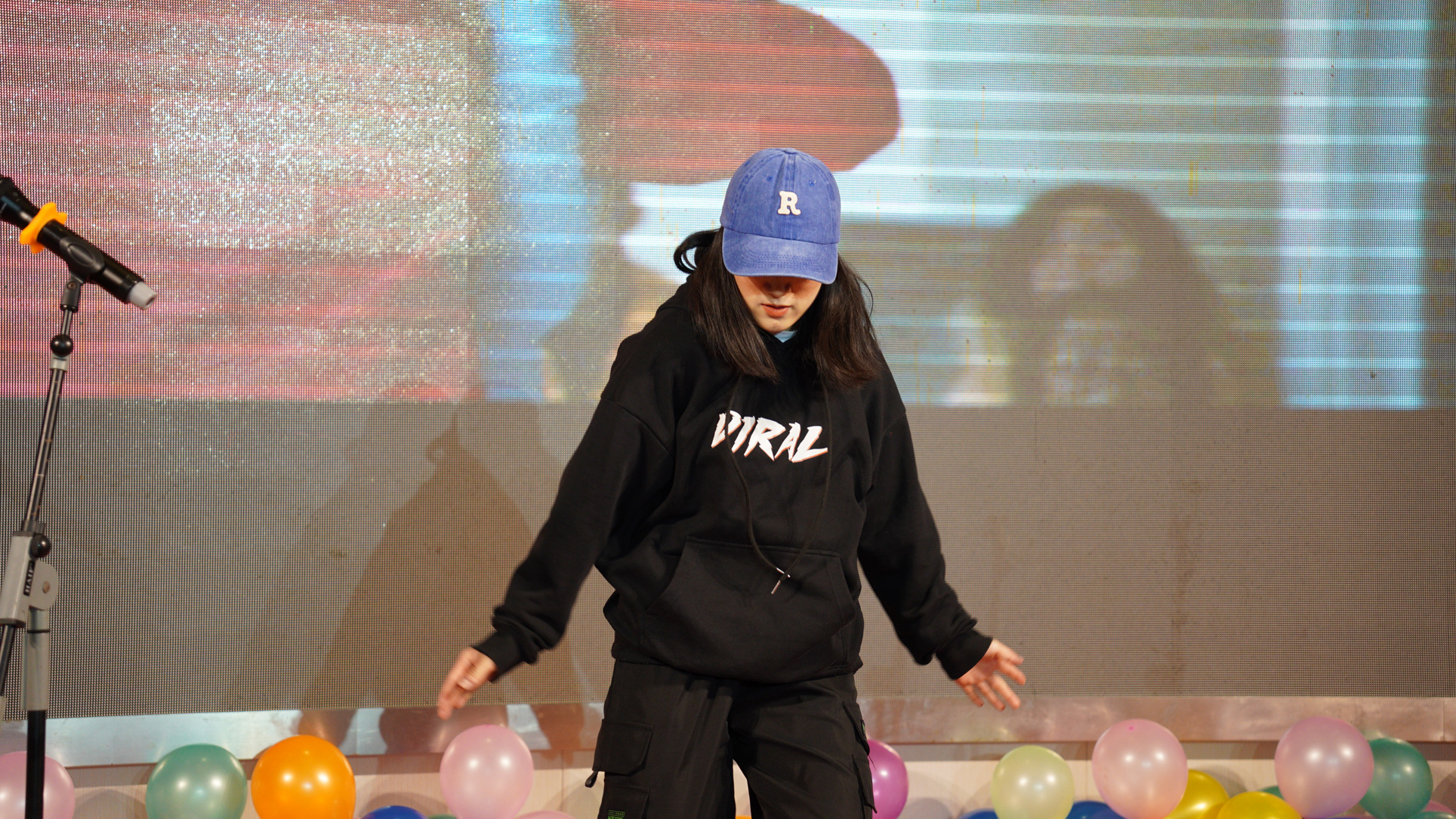 1643182080811161.jpg 員工舞蹈表演